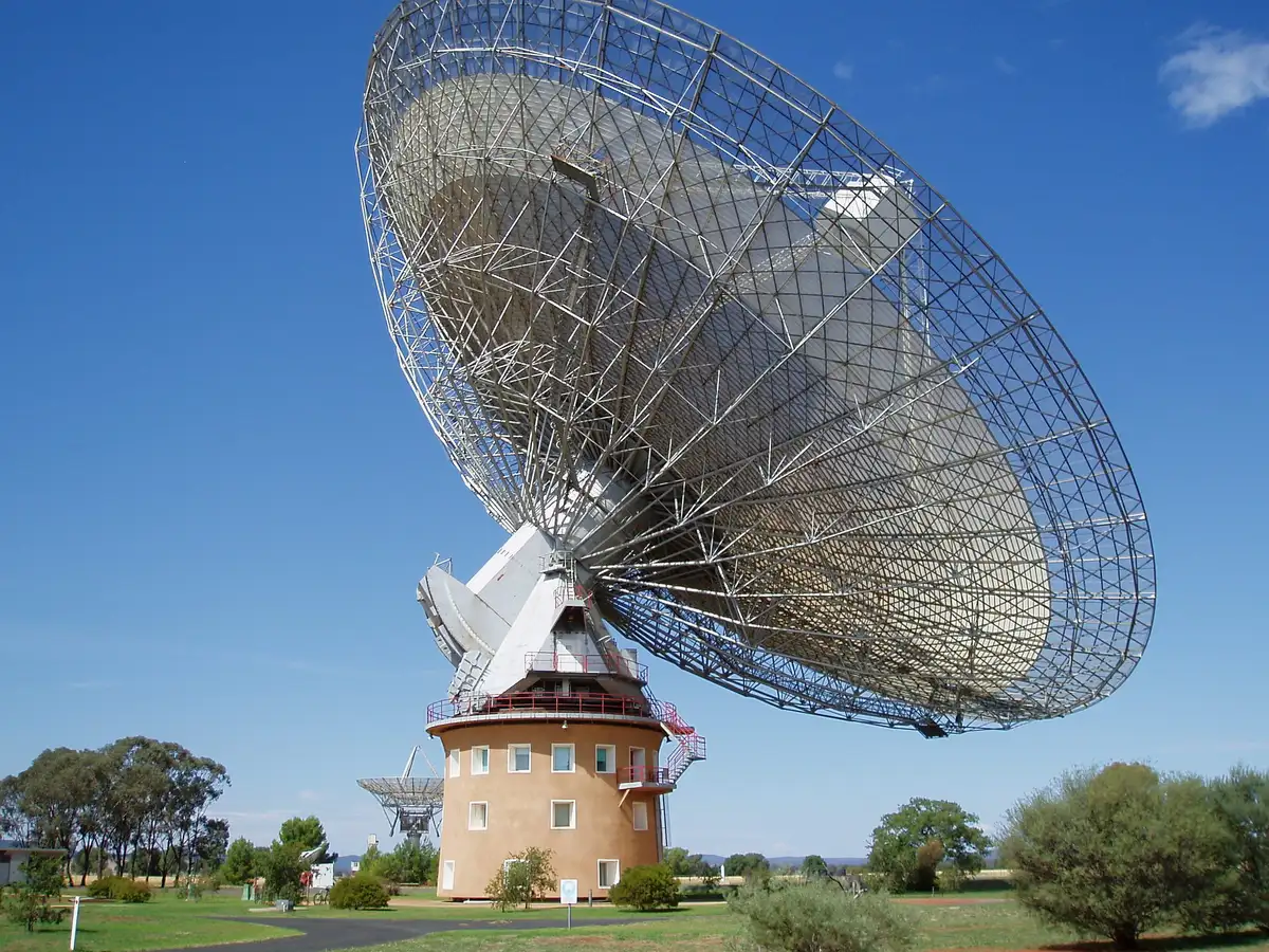 Salzsee parkes radio telescope source flickr credit amanda slater cc by sa 2.0